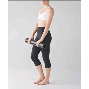 Lululemon Flow & Go Crop Compression Leggings Charcoal Grey Size 6 Gummy Logo